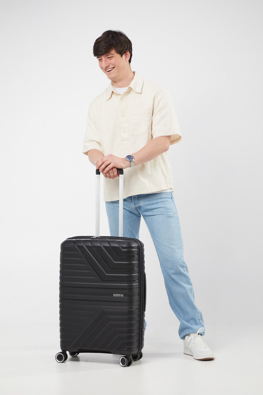 American Tourister Flytwist Spinner Expandable 67cm - KaryKase