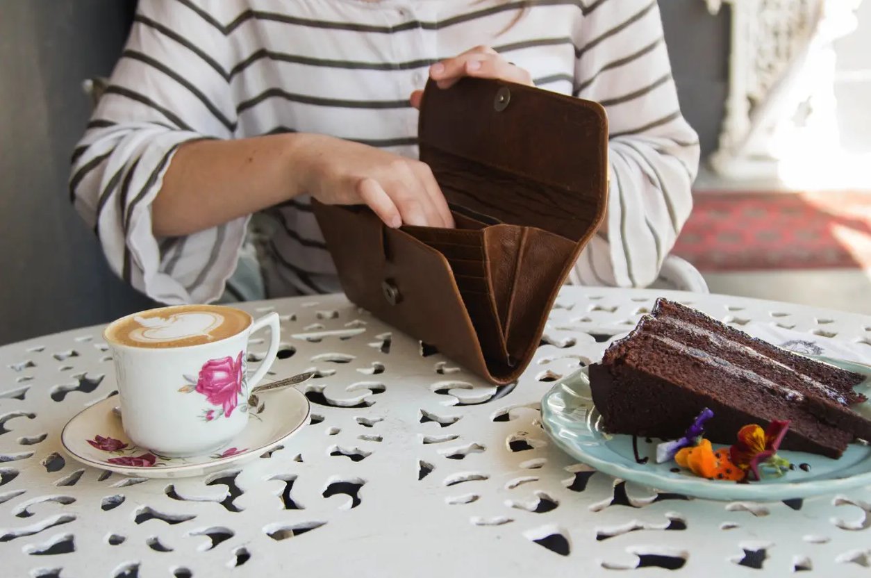 Tan Leather Goods - Lauren Leather Ladies Wallet | Pecan - KaryKase